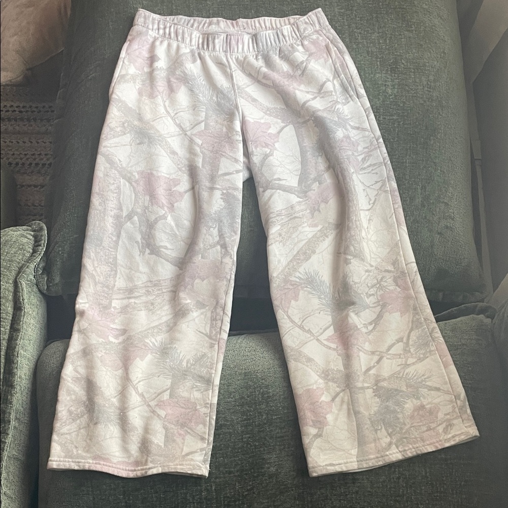 Hollister Women's Pajama Bottoms in Soft Pink and White